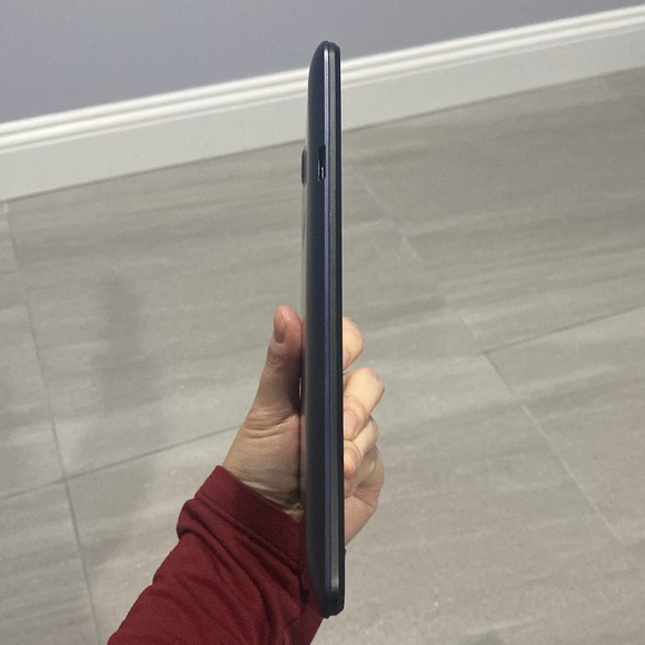 Used condition ASUS MeMO 7.0” tablet black navy Model# ME173X - Picture 6 of 6